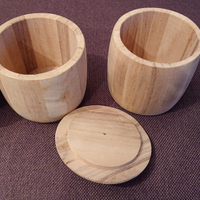 Coppia di barattoli in legno