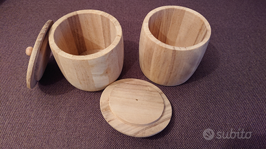 Coppia di barattoli in legno