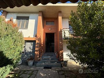 MORTARA VIC: VILLA INDIPENDENTE SU QUATTRO LATI CO