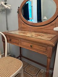 scrivania in legno con specchio molato