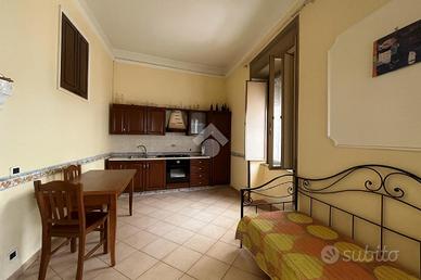 MONOLOCALE A TORRE DEL GRECO