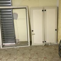 Finestra in alluminio con telaio