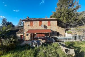 Casa indipendente con terreno