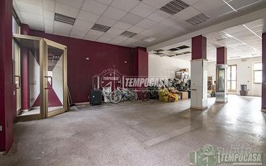 SPAZIOSO LOCALE COMMERCIALE IN TRIANTE