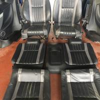 Interni usati in pelle nera per Alfa Romeo Brera
