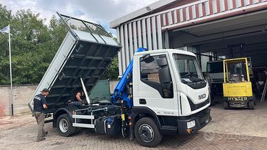 Iveco 100 E 21 ribaltabile e gru / scarrabile