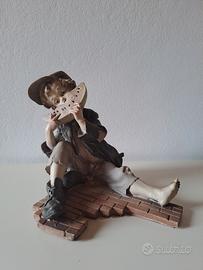 Statuina Capodimonte ragazzo con fetta di anguria