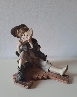 Statuina Capodimonte ragazzo con fetta di anguria
