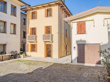 ESCLUSIVA CASA CON AFFACCIO SUL PORTICCIOLO