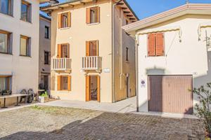 ESCLUSIVA CASA CON AFFACCIO SUL PORTICCIOLO