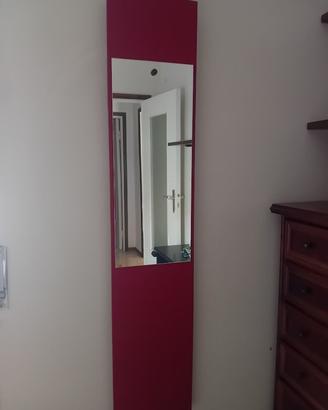 Attaccapanni e specchio vintage in tessuto rosso