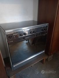 Fornello a gas con forno elettrico