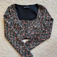 Top Zara fioreale a maniche lunghe
