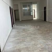 Magazzino di grandi dimensioni