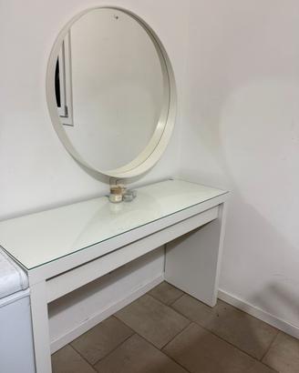 Toeletta IKEA con specchio