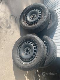 4 gomme invernali con cerchi acaio 185/65/R15