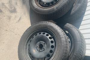 4 gomme invernali con cerchi acaio 185/65/R15