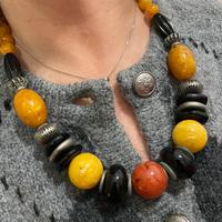 Collana vintage in resina ambrata