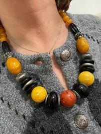 Collana vintage in resina ambrata