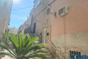 PICCOLA ABITAZIONE NEL BORGO ANTICO DI MONTRONE