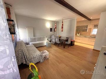 3 LOCALI A COMACCHIO