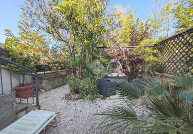 VILLA A SCHIERA A CIAMPINO