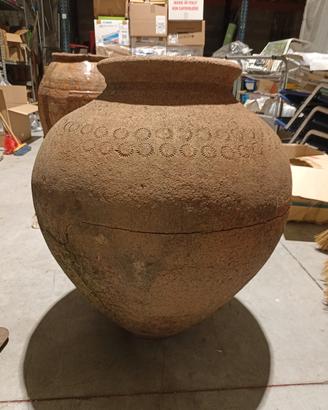 anfora antica, giara fatta a mano 