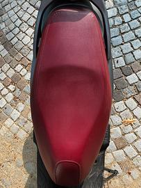 Sella bordeaux scooter Kymco Agility 16+