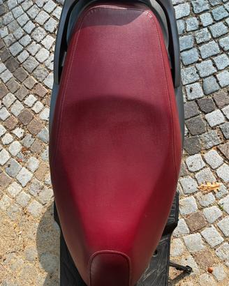 Sella bordeaux scooter Kymco Agility 16+