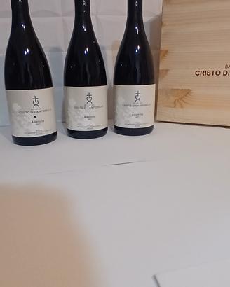 cassetta in Legno contenente tre vini pregiati 