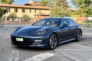PORSCHE Panamera 4s