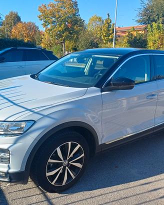 VOLKSWAGEN T ROC