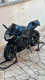 SUZUKI GSX-R 750