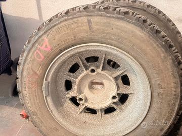 Cerchi in lega d'epoca con Gomme Chiodate Pirelli