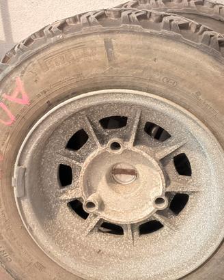 Cerchi in lega d'epoca con Gomme Chiodate Pirelli