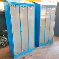 2 armadi a scomparti per spogliatoi usati