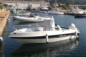 Barca a motore 