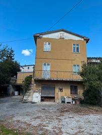 Casa indipendente con terreno