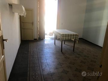 Bilocale da ristrutturare in via Vittoria