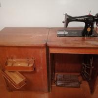 Macchina da cucire SINGER con mobiletto