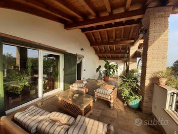 Villa di 280 m² con più di 5 locali e box auto dop