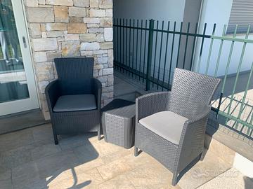 Poltrone da giardino e tavolino contenitore