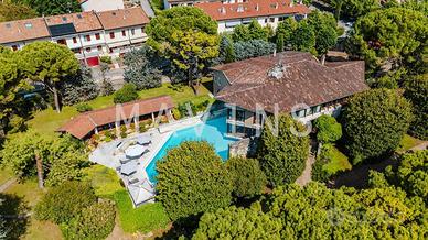 Villa di 1200 m² con più di 5 locali e box auto do