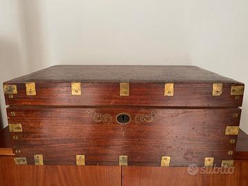 Baule coloniale anglo-indiano da viaggio