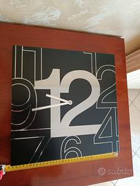 Orologio da parete nero e argento 