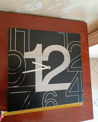 Orologio da parete nero e argento 