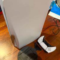 Ps5 825gb flat con disco + joystick originale
