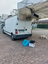 Furgone con tenda per ambulanti