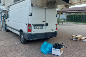 Furgone con tenda per ambulanti