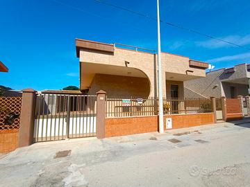 VILLINO A 100 MT DAL MARE - PUNTA SECCA Rif. 347